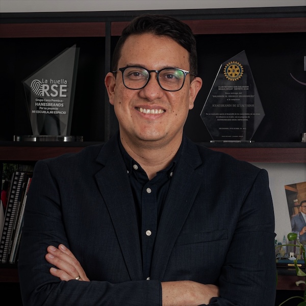 Teddy Mendoza headshot
